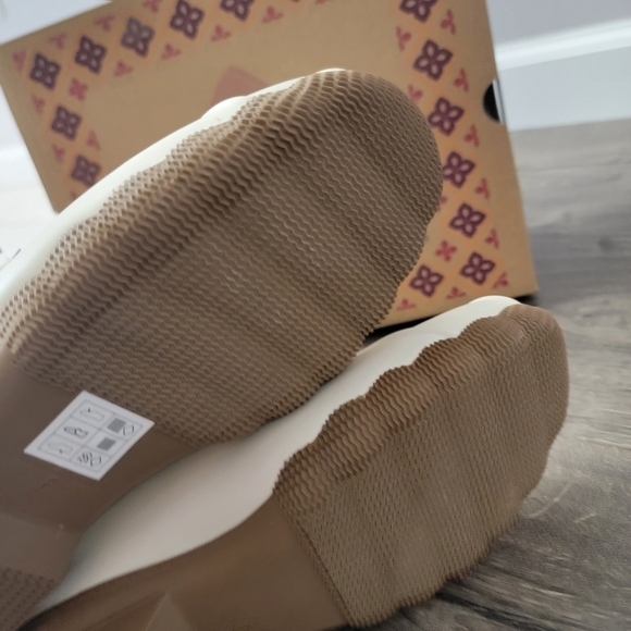 Women's Skechers memory foam & waterproof duck boots size 6 NEW - Picture 6 of 8